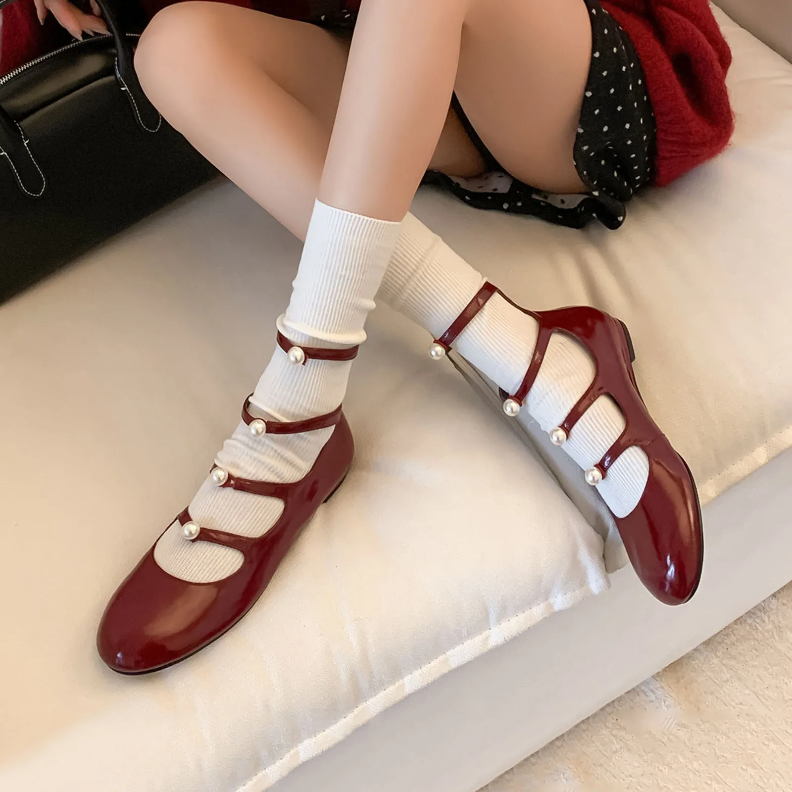 Arden Furtado 2025 Spring Red cowhide Patent Leather Mary Jane flats Round toe Back zipper Low heel large size Single shoe
Arden Furtado 2025 Spring Red cowhide Patent Leather Mary Jane flats Round toe Back zipper Low heel large size Single shoe