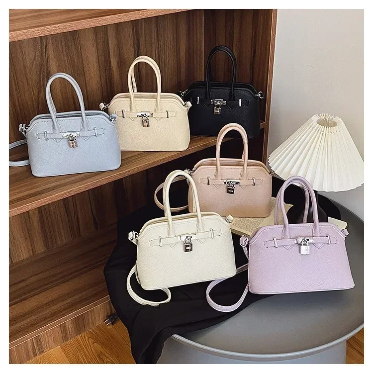 Hand Bag Female 2025 Spring New Personality Leisure All Luxury Retro Crossbody Bag Niche Design Locking Commuter Shoulder Bag
Hand Bag Female 2025 Spring New Personality Leisure All Luxury Retro Crossbody Bag Niche Design Locking Commuter Shoulder Bag