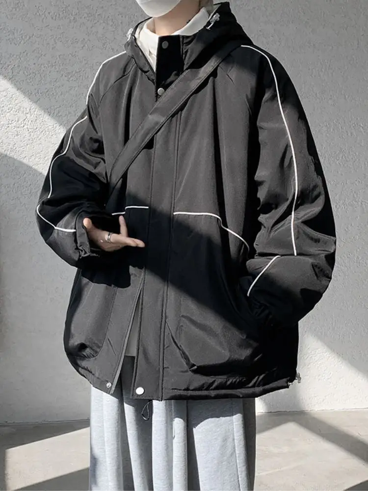 Мужская зимняя утепленная куртка с капюшоном, хлопковая рабочая одежда, модный американский бренд, свободный крой, молодежная модель
Мужская зимняя утепленная куртка с капюшоном, хлопковая рабочая одежда, модный американский бренд, свободный крой, молодежная модель