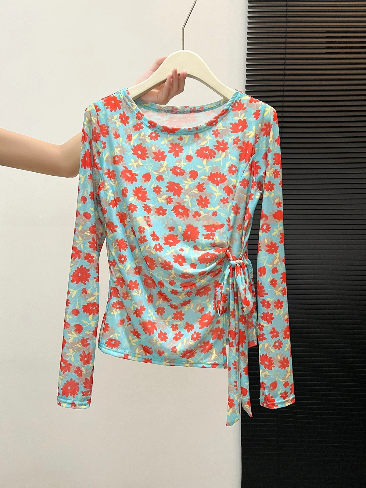 Retro Floral round Neck Long Sleeve Mesh T-Shirt Women's Early Spring New Style Waist-Cinching Sunshade Shirt Korean Style
Retro Floral round Neck Long Sleeve Mesh T-Shirt Women's Early Spring New Style Waist-Cinching Sunshade Shirt Korean Style