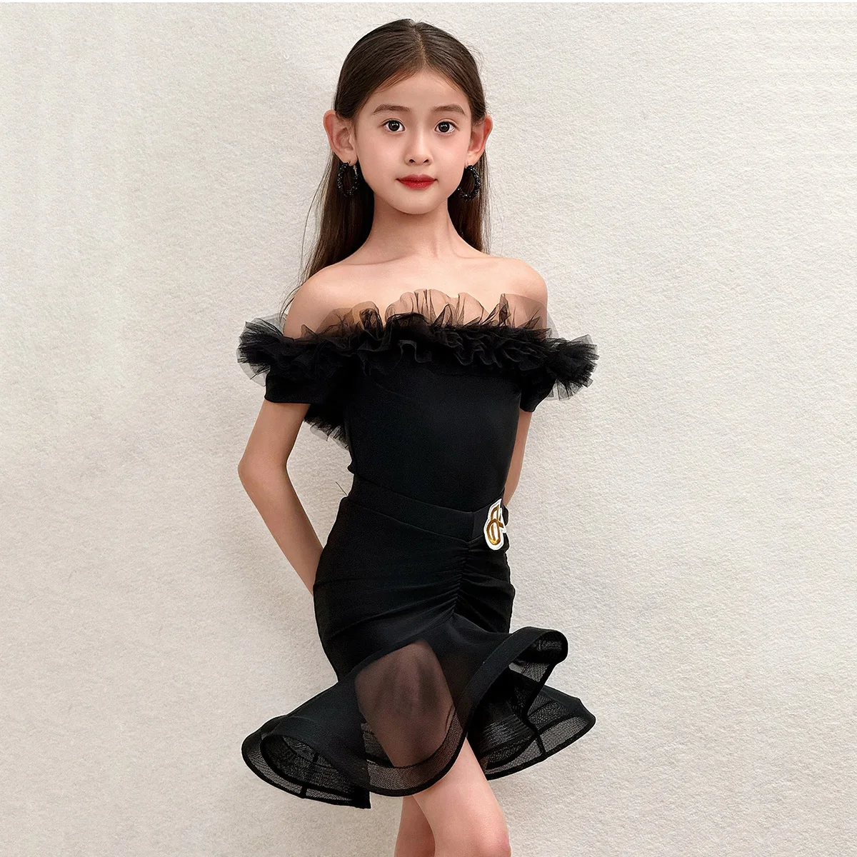 Children Girls Latin Dancewear Practice Chiffon Off Shoulder Bodysuit and Mesh Fishbone Skirt Rumba Dance Competition Costume
Children Girls Latin Dancewear Practice Chiffon Off Shoulder Bodysuit and Mesh Fishbone Skirt Rumba Dance Competition Costume