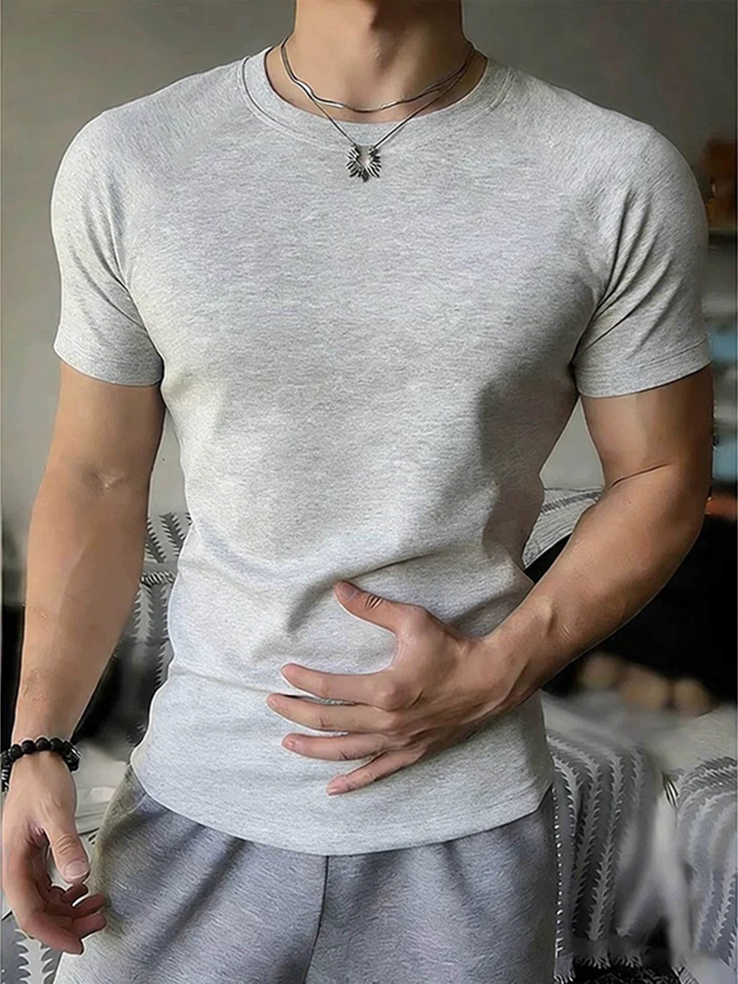 Мужская футболка Light ey American Slim Fit с коротким рукавом, подчеркивающая мускулатуру, облегающая, спортивная, из плотной ткани, с маленьким воротником...
Мужская футболка Light ey American Slim Fit с коротким рукавом, подчеркивающая мускулатуру, облегающая, спортивная, из плотной ткани, с маленьким воротником...