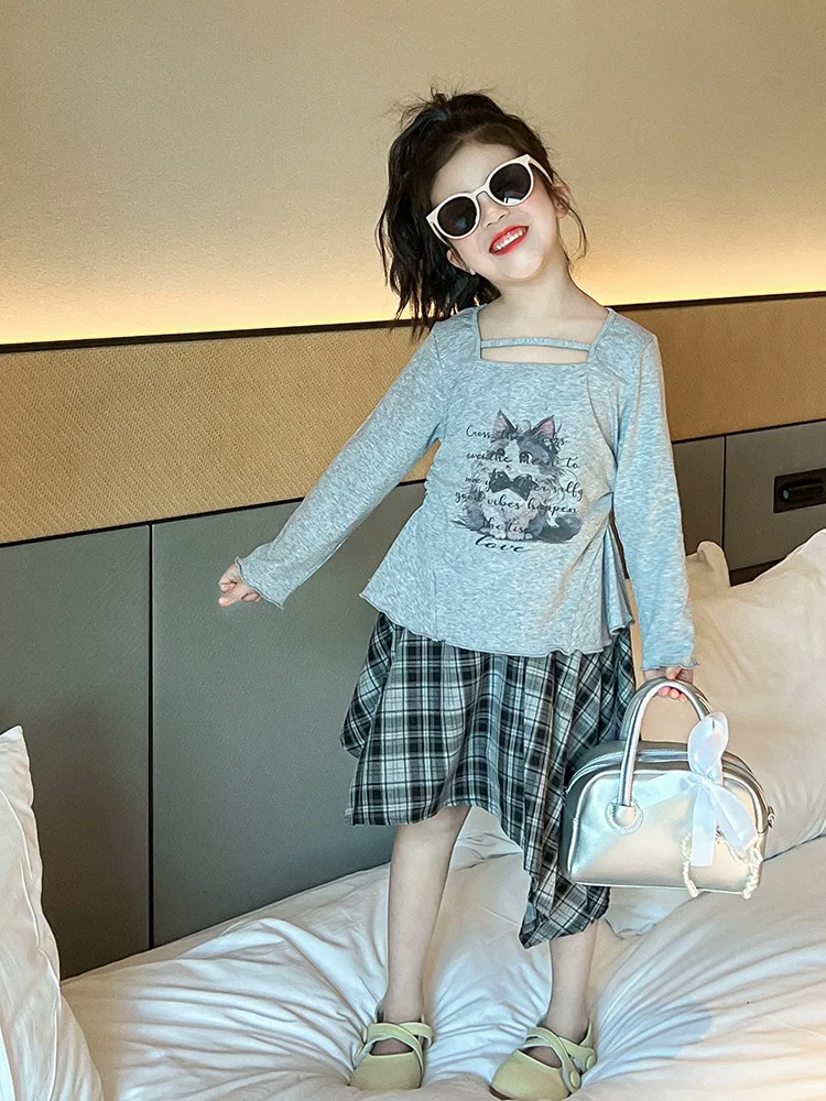 Girls2025Spring Outfit Letter Cat Square Neck Ruffle Trim Top Niche Irregular Plaid Skirt 
Girls2025Spring Outfit Letter Cat Square Neck Ruffle Trim Top Niche Irregular Plaid Skirt