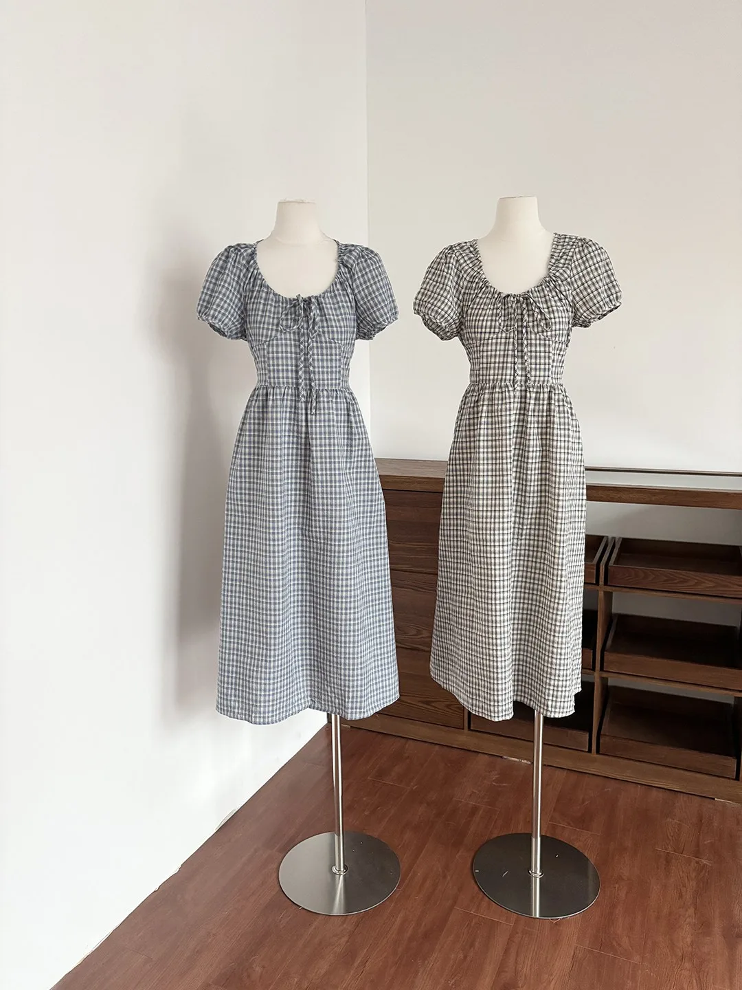 Retro Plaid Dress Women's Summer 2026 Commute Style Bubble Sleeve Waist Cinched A-Line Long Dress Polyester Fiber Short Sleeve
Retro Plaid Dress Women's Summer 2026 Commute Style Bubble Sleeve Waist Cinched A-Line Long Dress Polyester Fiber Short Sleeve