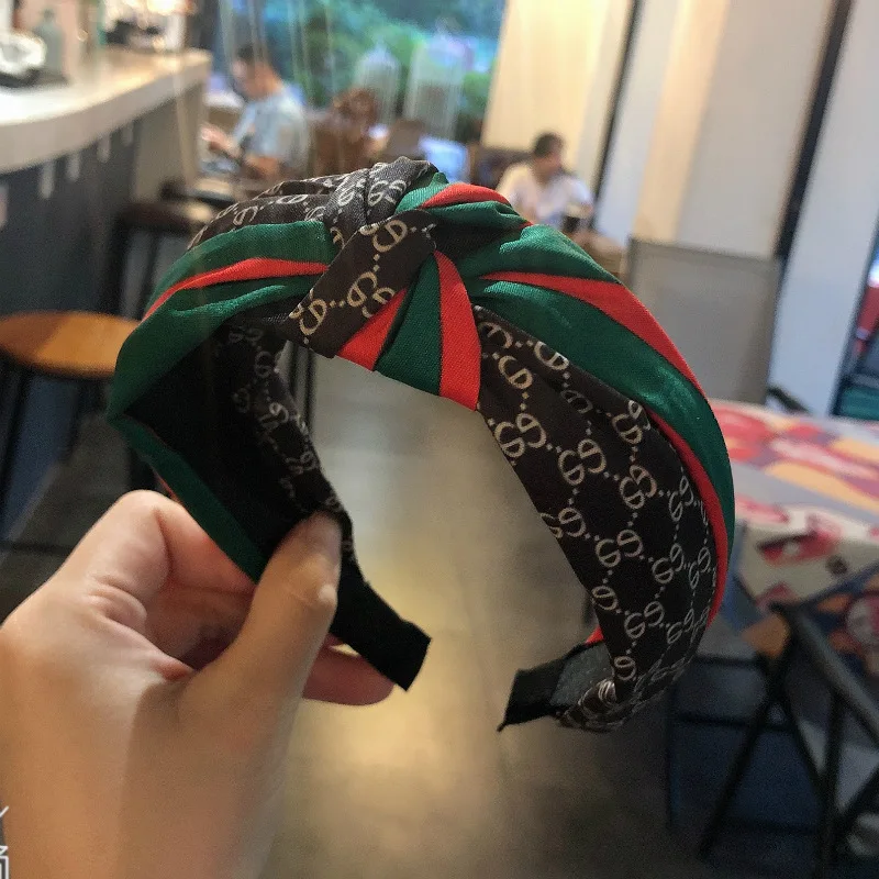 Japanese and Korean headgear knotted headband Korean college style simple wide edge headband sports face wash headband
Japanese and Korean headgear knotted headband Korean college style simple wide edge headband sports face wash headband