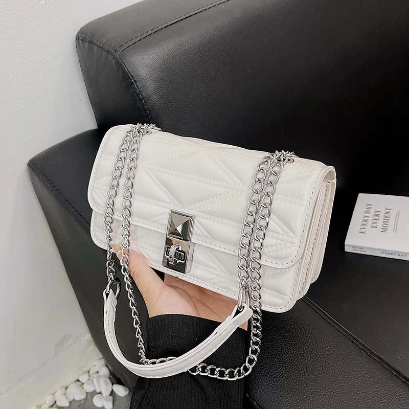 Сумка на ремешке-цепочке 2025 — маленький квадратный кошелек с геометрическим треугольным узором, сумка через плечо/сумка через плечо с зажимом для замка, модная и стильная
Сумка на ремешке-цепочке 2025 — маленький квадратный кошелек с геометрическим треугольным узором, сумка через плечо/сумка через плечо с зажимом для замка, модная и стильная