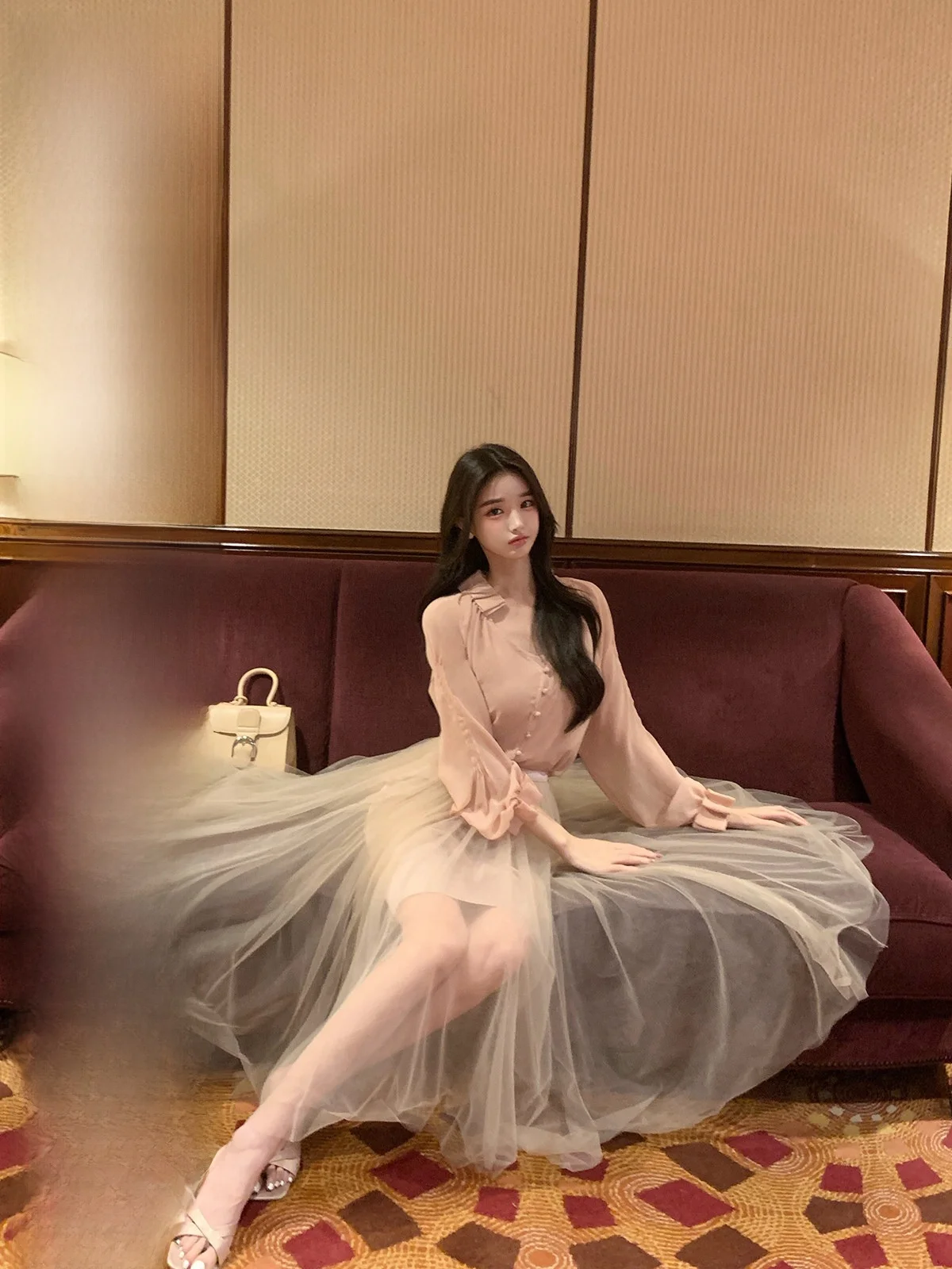 Delicate Pink Chiffon Long Sleeve Top with Halter Neck Design Gentle And Soft Style for Women Summer 2025 Fashion Trend
Delicate Pink Chiffon Long Sleeve Top with Halter Neck Design Gentle And Soft Style for Women Summer 2025 Fashion Trend