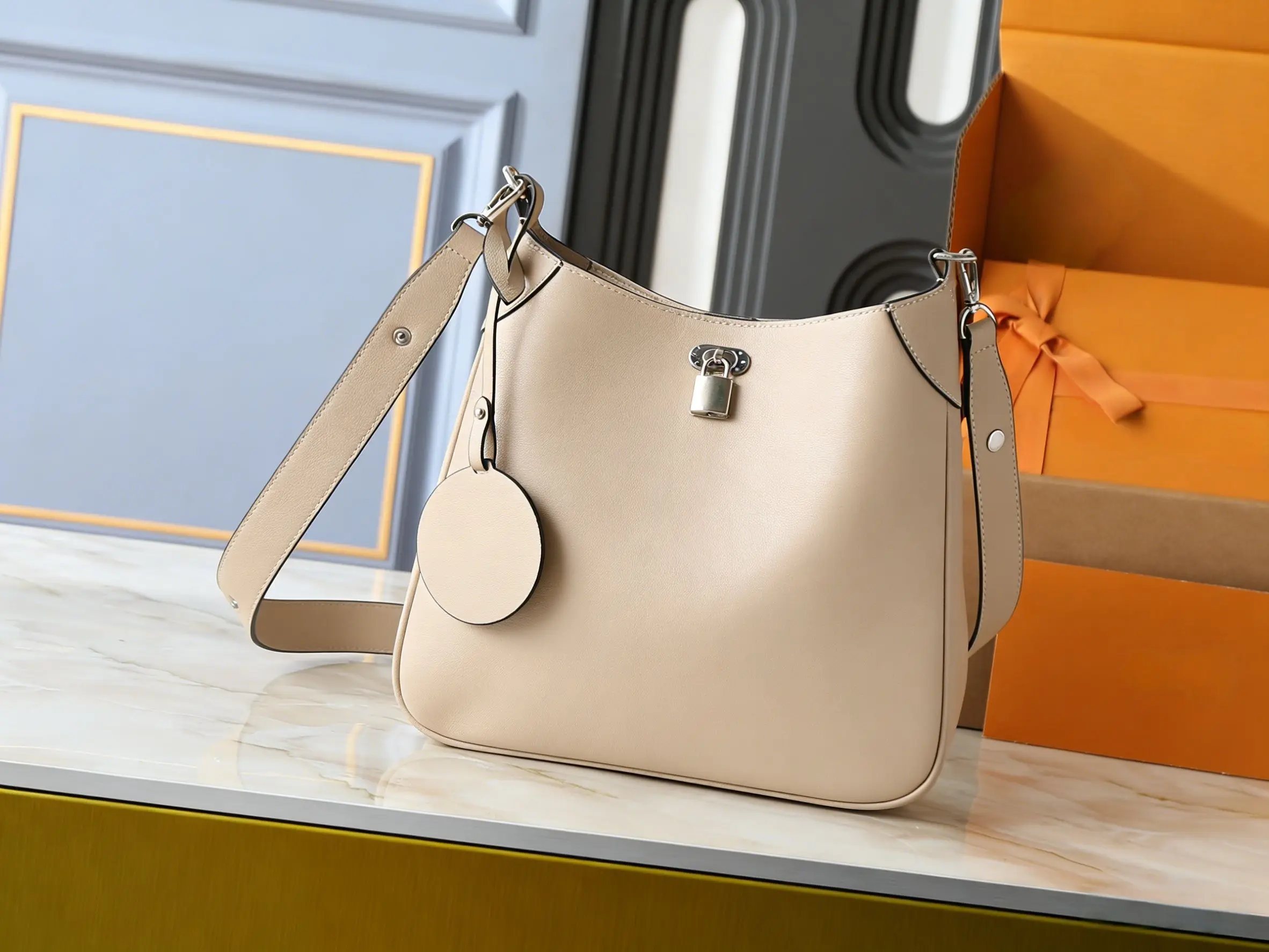 Classic Underarm Shoulder Bags For Women Vegan Leather Solid Color Armpit Bags Dual Straps Casual Street Commuter Handbags
Classic Underarm Shoulder Bags For Women Vegan Leather Solid Color Armpit Bags Dual Straps Casual Street Commuter Handbags