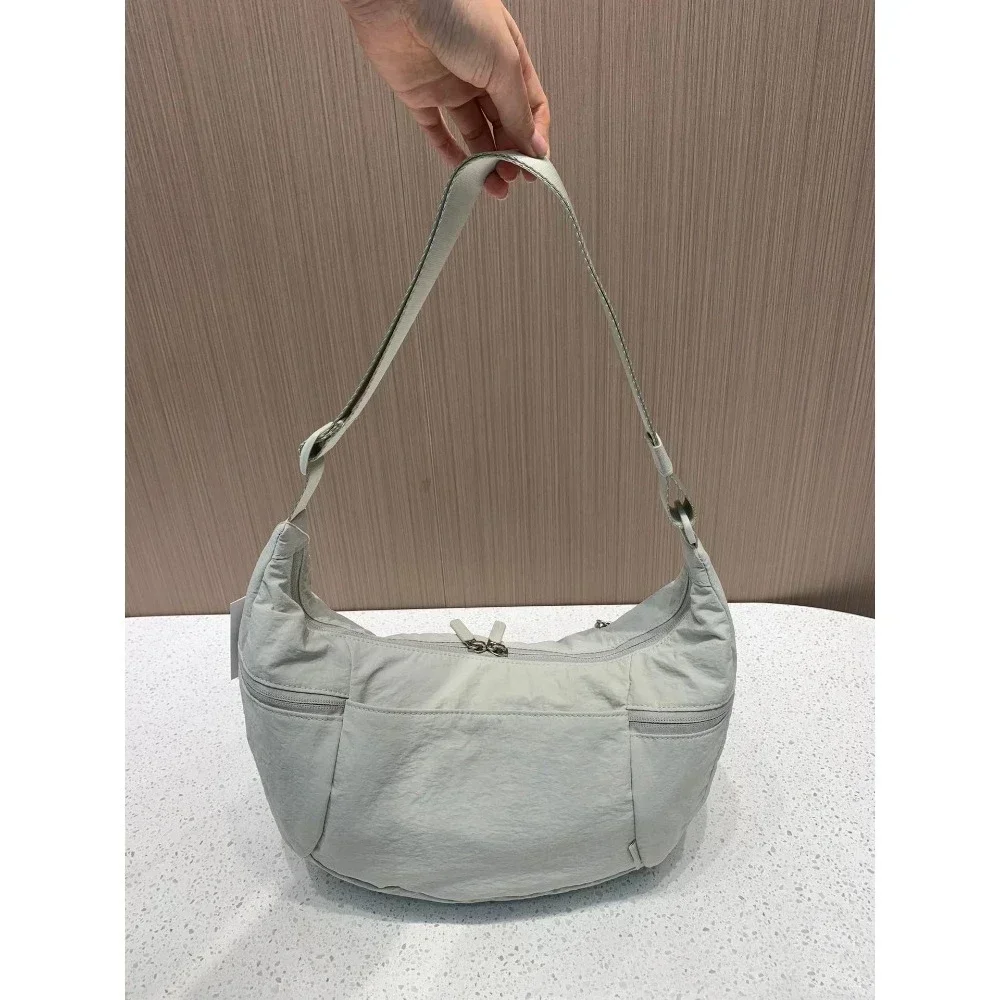 New bag, large capacity casual versatile crescent bag, niche women's single shoulder crossbody bag
New bag, large capacity casual versatile crescent bag, niche women's single shoulder crossbody bag