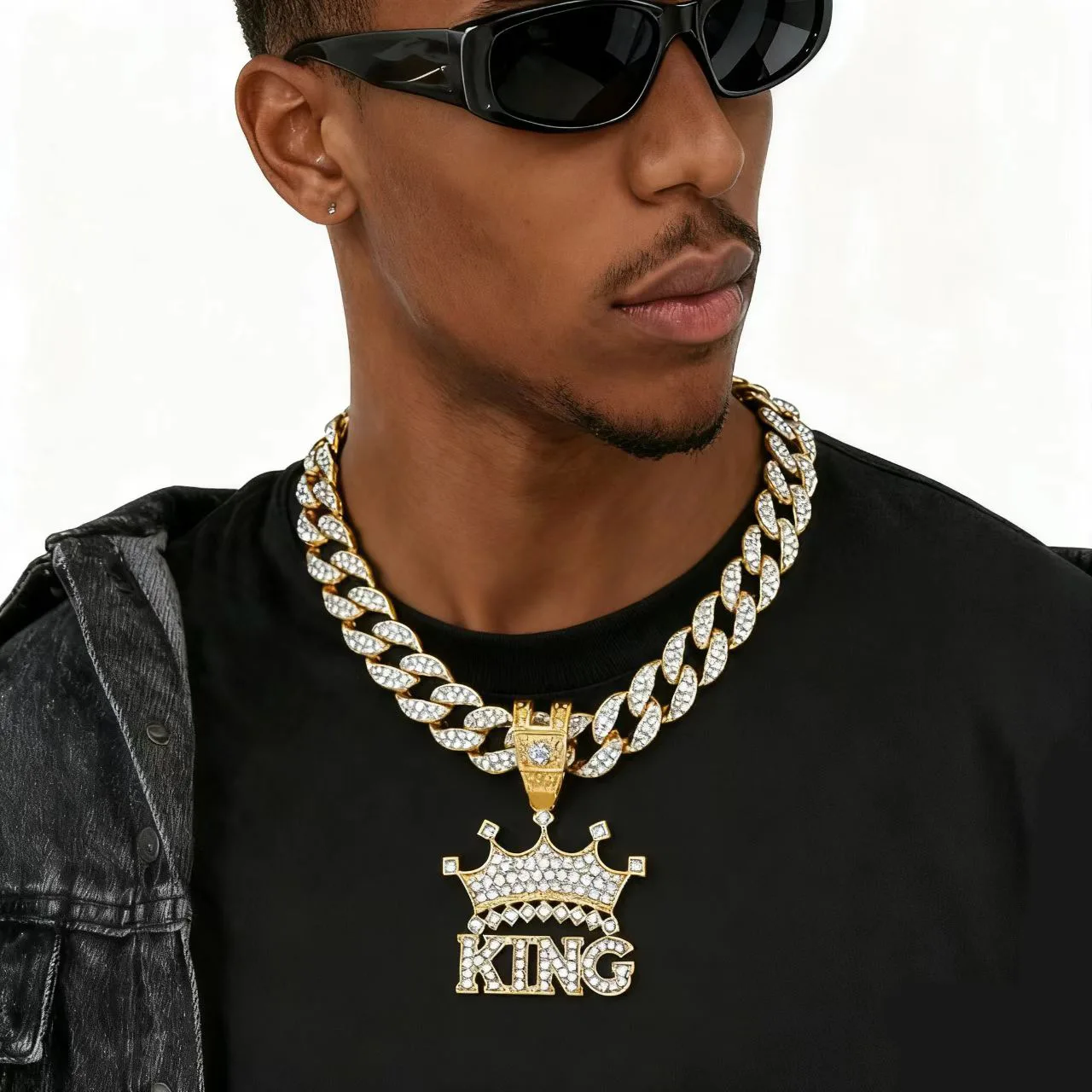 Аксессуары для самостоятельного изготовления: популярный кулон-корона KING с полным алмазным покрытием из сплава, нишевое украшение для мужчин в стиле хип-хоп.
Аксессуары для самостоятельного изготовления: популярный кулон-корона KING с полным алмазным покрытием из сплава, нишевое украшение для мужчин в стиле хип-хоп.