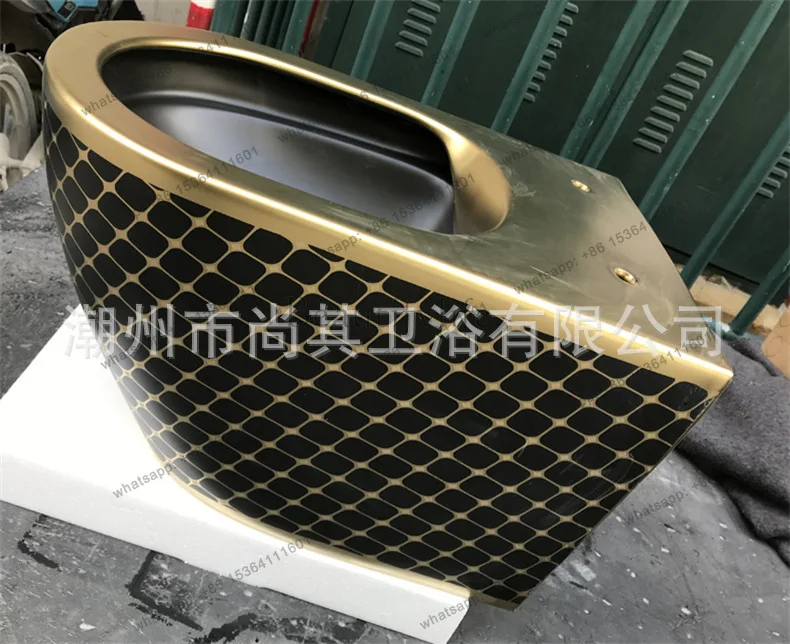 Gold wall-mounted toilet Color horizontal row hidden water tank Electroplated gold toilet
Gold wall-mounted toilet Color horizontal row hidden water tank Electroplated gold toilet