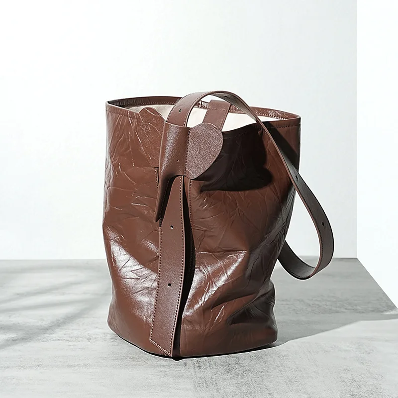 Hand Grabbing Pattern Soft Top Layer Cowhide Bucket Bag for Women's New Versatile Leather One Shoulder Crossbody Wandering Bag
Hand Grabbing Pattern Soft Top Layer Cowhide Bucket Bag for Women's New Versatile Leather One Shoulder Crossbody Wandering Bag