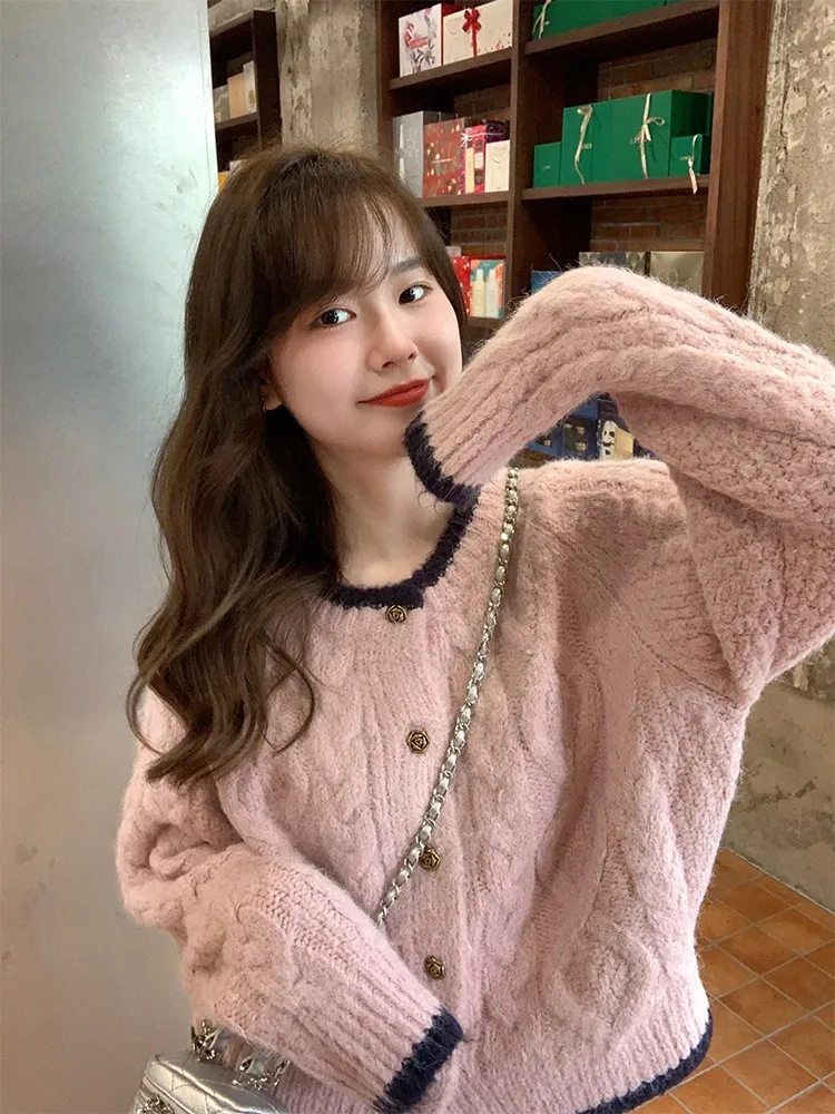 Женский объемный вязаный кардиган крупной вязки, весна 2025, новинка, корейский стиль, свободный крой, с узором «косы», осенняя мода
Женский объемный вязаный кардиган крупной вязки, весна 2025, новинка, корейский стиль, свободный крой, с узором «косы», осенняя мода