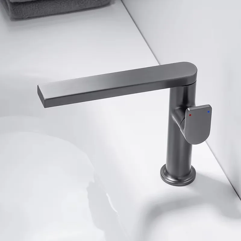 Brass Hot and Cold Rotating Washbasin Bathroom Single Hole Faucet
Brass Hot and Cold Rotating Washbasin Bathroom Single Hole Faucet