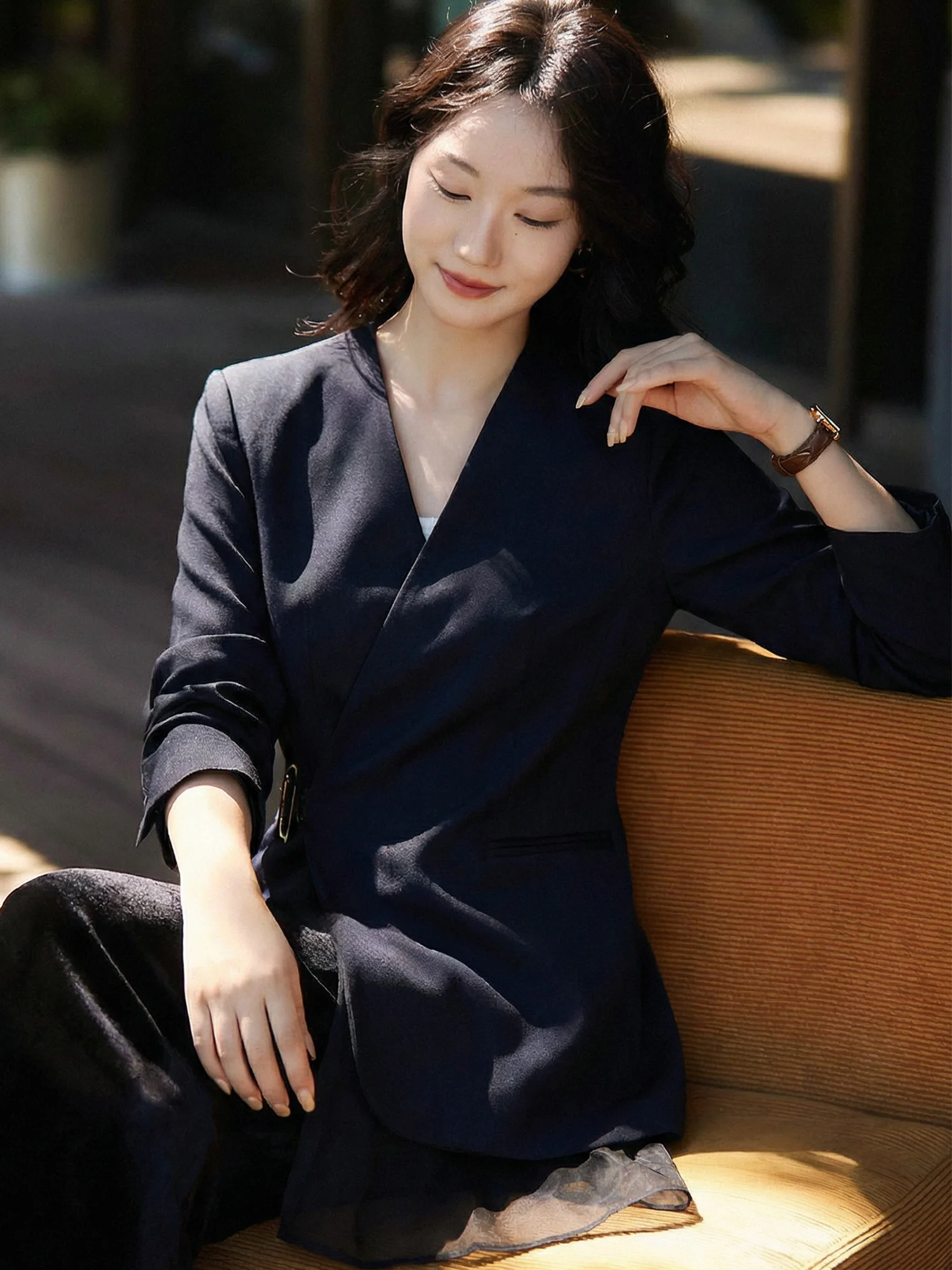Elegant V-neck Small Suit Jacket Women's Spring Fashion High Waist Belted Versatile Top Chivirin Commute Style Regular Sleeve
Elegant V-neck Small Suit Jacket Women's Spring Fashion High Waist Belted Versatile Top Chivirin Commute Style Regular Sleeve