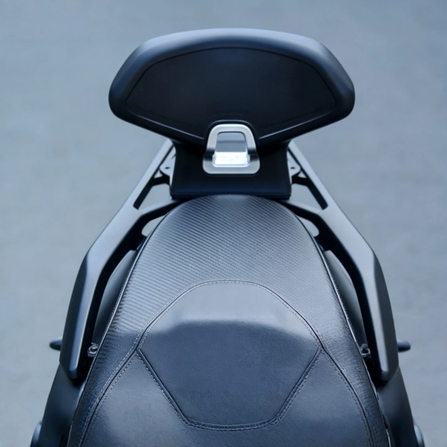 For VOGE SR150S Specialized Modified Rear Seat Backrest Motorcycle Rear Wing Hip Guard
For VOGE SR150S Specialized Modified Rear Seat Backrest Motorcycle Rear Wing Hip Guard