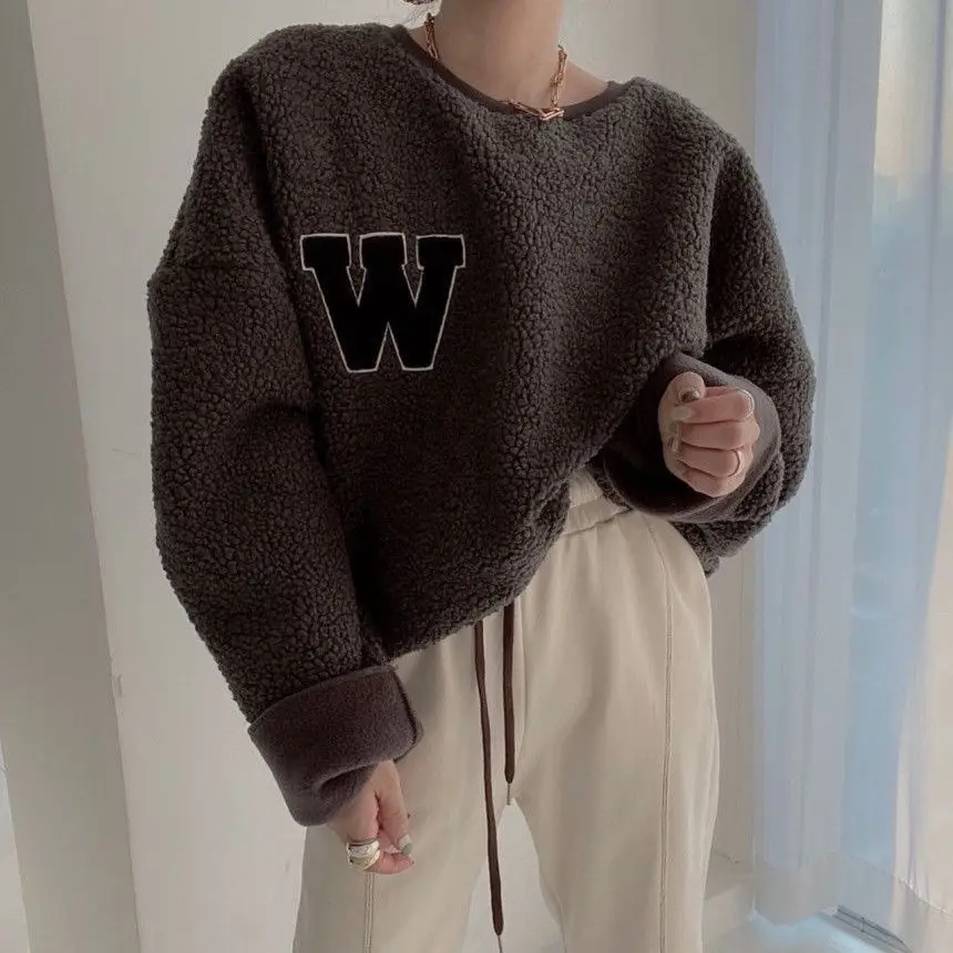 Add Velvet and Thickened Autumn and Winter Trendy New Lamb Wool Hoodie for Women To Wear Warm Jacket 
Add Velvet and Thickened Autumn and Winter Trendy New Lamb Wool Hoodie for Women To Wear Warm Jacket