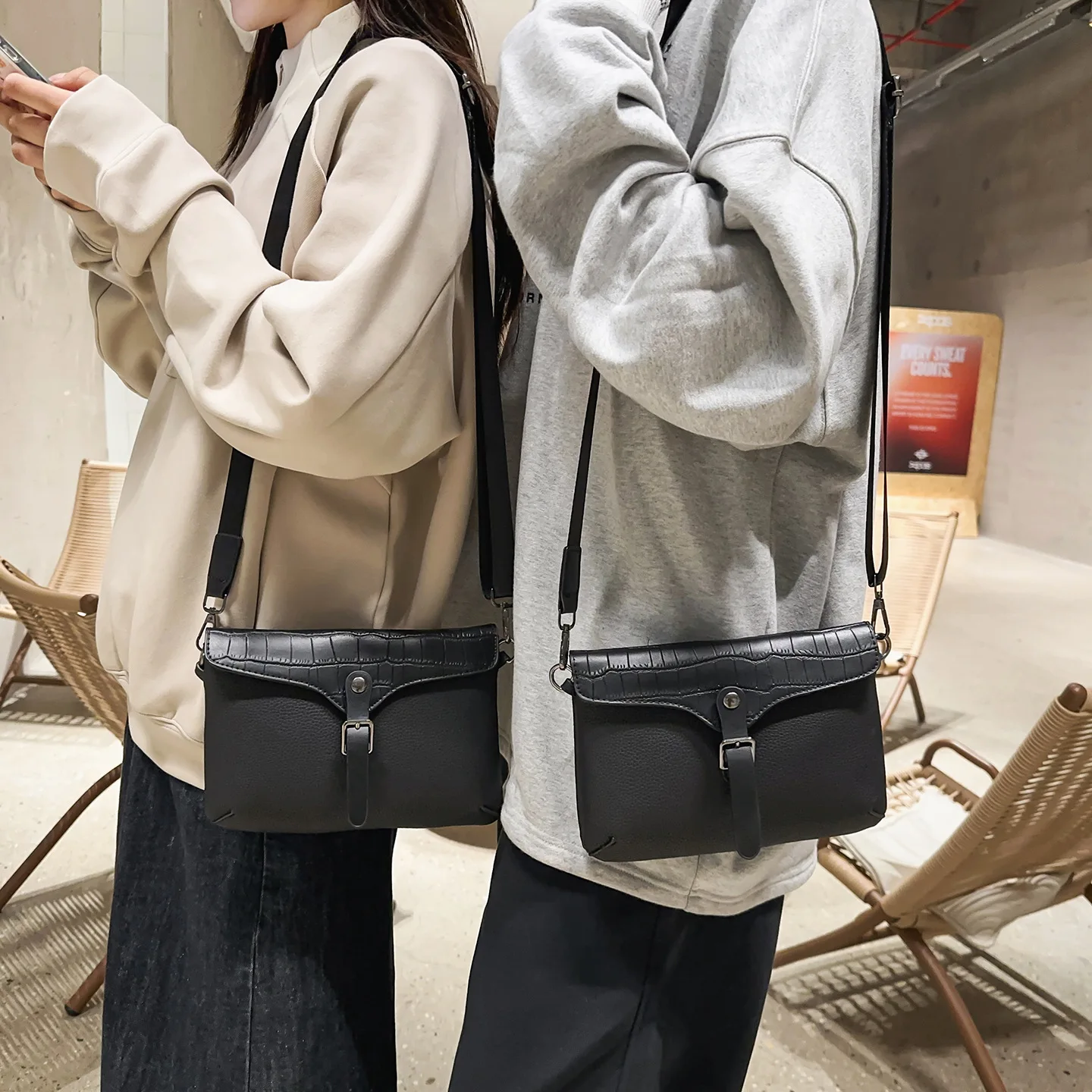 Pu Leather Shoulder Messenger Women's Bag Small Korean Fashion Unisex Crossbody Bags for Phone 2026 Men Students Handbags Bolso
Pu Leather Shoulder Messenger Women's Bag Small Korean Fashion Unisex Crossbody Bags for Phone 2026 Men Students Handbags Bolso