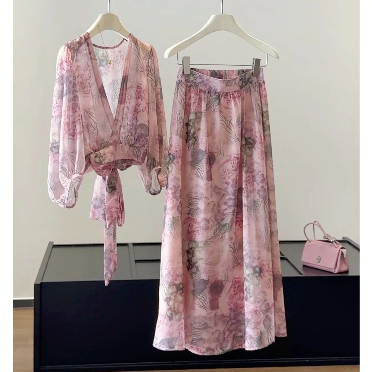 ALPHALMODA French Smudged, Floral V-neck, Lace-up Chiffon Shirt, Maxi Drape Skirt, Women Fashion 2pcs Outfit
ALPHALMODA French Smudged, Floral V-neck, Lace-up Chiffon Shirt, Maxi Drape Skirt, Women Fashion 2pcs Outfit