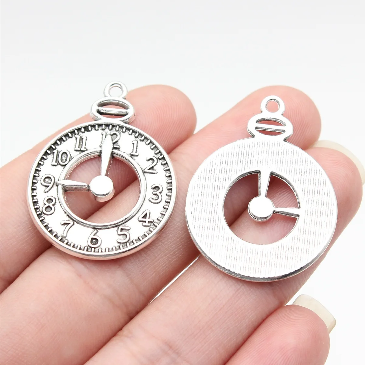 50pcs/lot DIY Jewelry Accessories Alloy Clock Shaped Pendant For Charm Braclet
50pcs/lot DIY Jewelry Accessories Alloy Clock Shaped Pendant For Charm Braclet