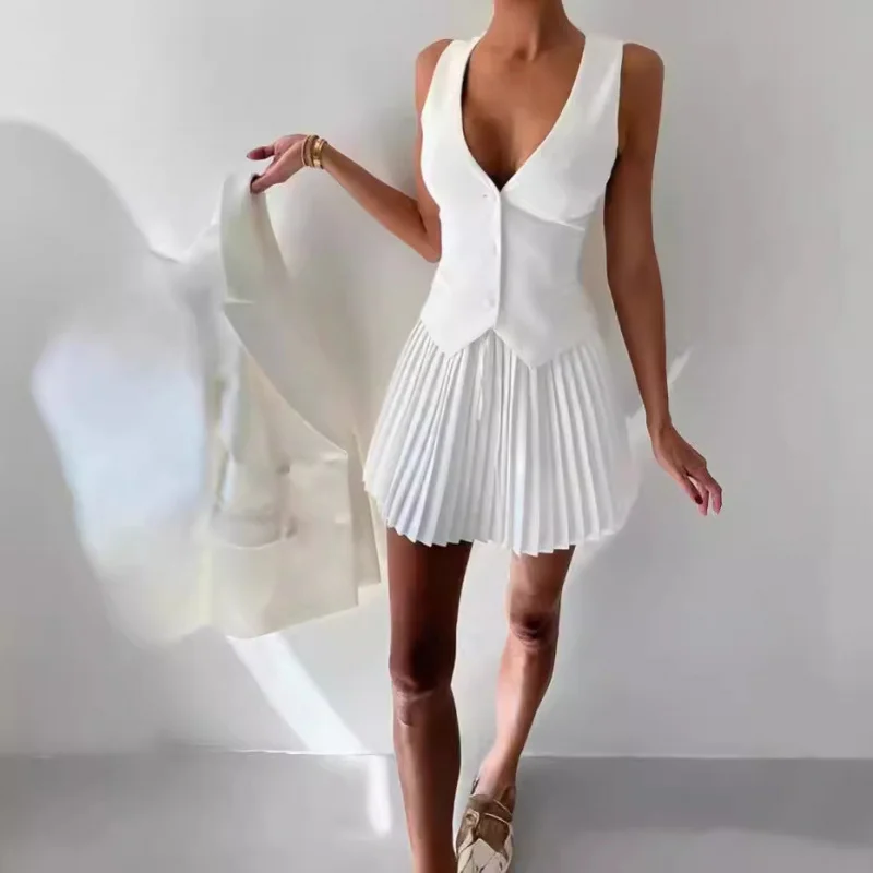 2025 Fashion Two-Piece Women's V-Neck Single-Breast Button Vest Top and Pleated Mini Skirt.
2025 Fashion Two-Piece Women's V-Neck Single-Breast Button Vest Top and Pleated Mini Skirt.