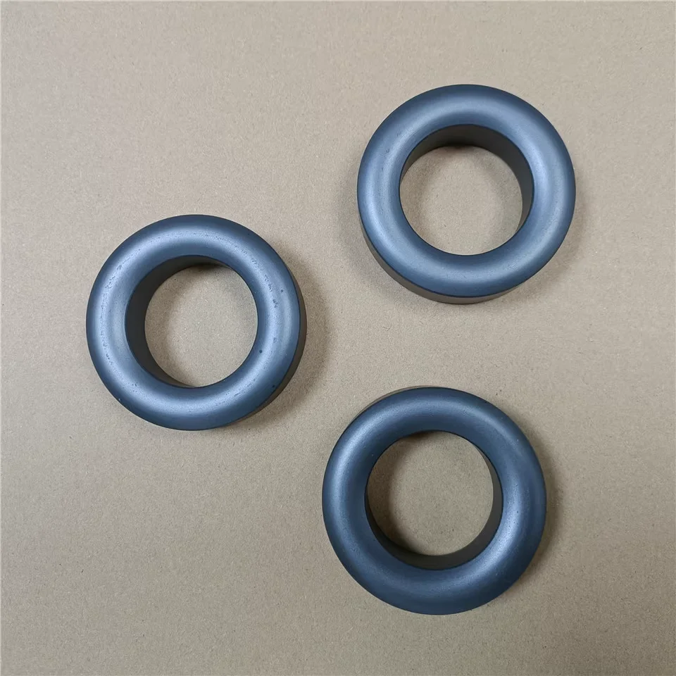 Никель-цинк-ферритовый магнитный сердечник, устойчивый к помехамT60*20*36Внутреннее отверстие, 36 мм, высокочастотный фильтр, экранирующее большое магнитное кольцо
Никель-цинк-ферритовый магнитный сердечник, устойчивый к помехамT60*20*36Внутреннее отверстие, 36 мм, высокочастотный фильтр, экранирующее большое магнитное кольцо