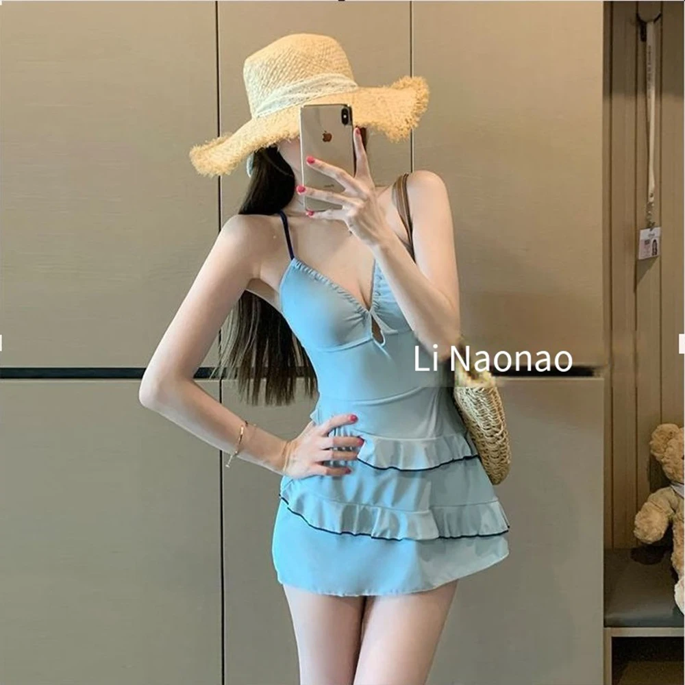 Sweet Jumpsuit Style V-Neck Summer Women's 2025 New Tight Fitting Lace Swimsuit with Fashionable Hollow Out Sexy Design
Sweet Jumpsuit Style V-Neck Summer Women's 2025 New Tight Fitting Lace Swimsuit with Fashionable Hollow Out Sexy Design