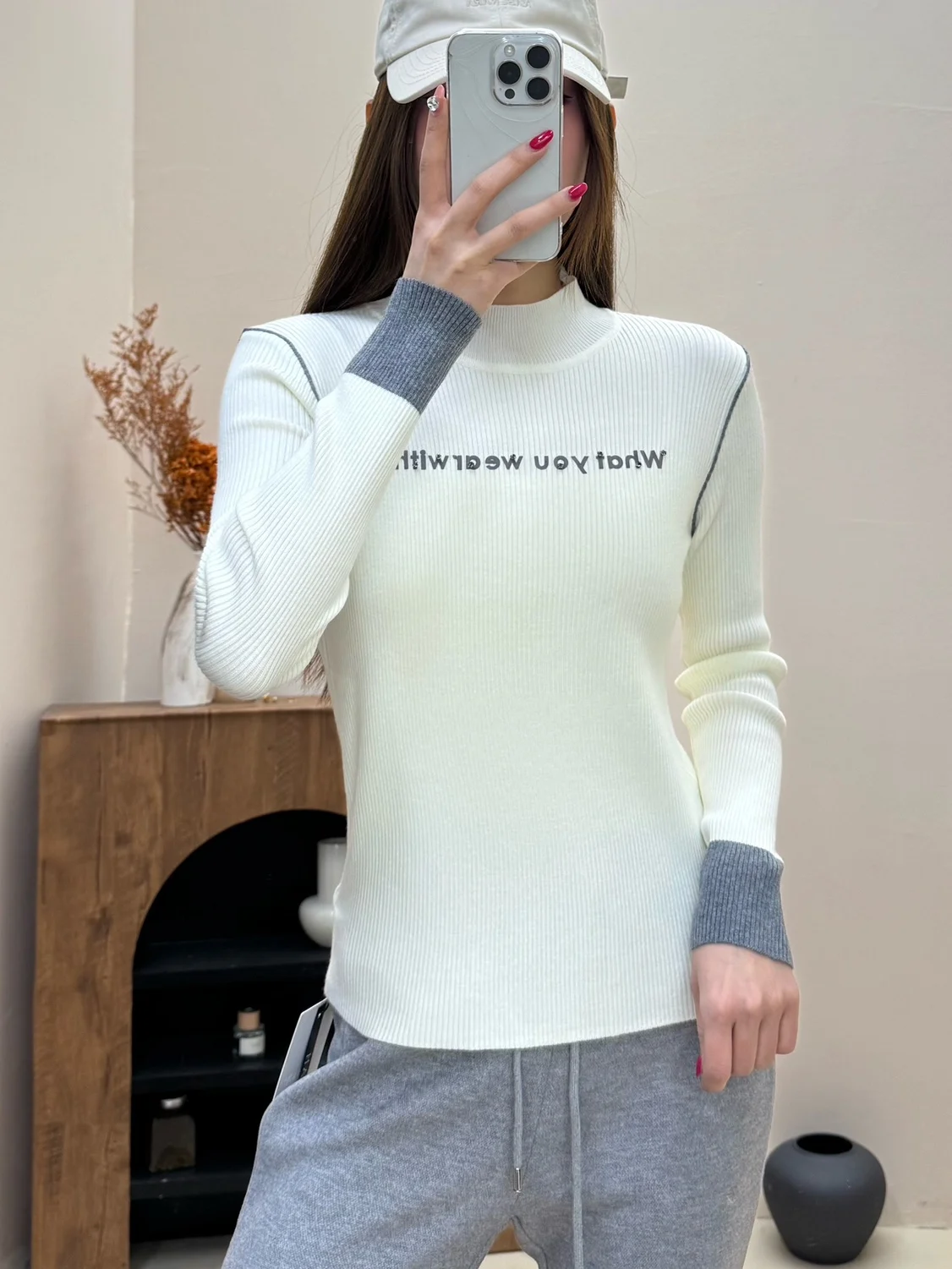 Winter New Loose Casual Pure Color Knitted Base Layer Women's Faionable Versatile Design Sensation Vest 2025
Winter New Loose Casual Pure Color Knitted Base Layer Women's Faionable Versatile Design Sensation Vest 2025