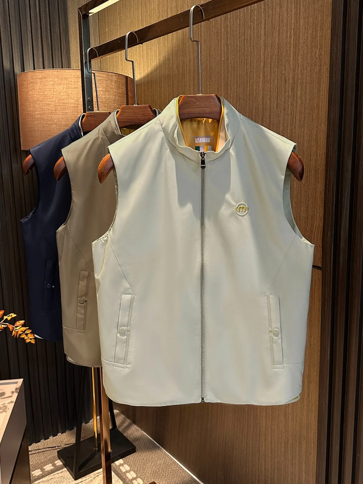 Versatile Thiened Sle! 2025 Autumn New Men's Simple Color Faion Stand Collar Casual Vest Tank Top in Stand Fit
Versatile Thiened Sle! 2025 Autumn New Men's Simple Color Faion Stand Collar Casual Vest Tank Top in Stand Fit
