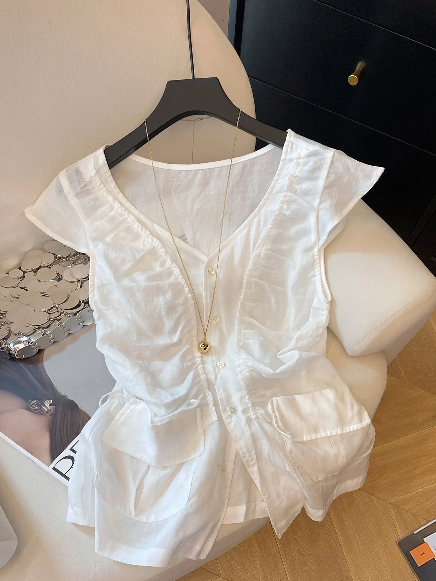 Korean Style Pure Color V-Neck Shirt Casual Wind Pleated Top Versatile Summer 2026 Women's Fashion Straight Cut Short Sleeve
Korean Style Pure Color V-Neck Shirt Casual Wind Pleated Top Versatile Summer 2026 Women's Fashion Straight Cut Short Sleeve