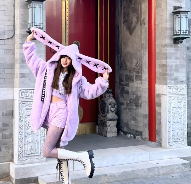 2025 Winter New Japanese Harajuku Style Rabbit Ear Faux Fur Coats for Women Casual Loose Punk Mid-Length Plush Jacket
2025 Winter New Japanese Harajuku Style Rabbit Ear Faux Fur Coats for Women Casual Loose Punk Mid-Length Plush Jacket