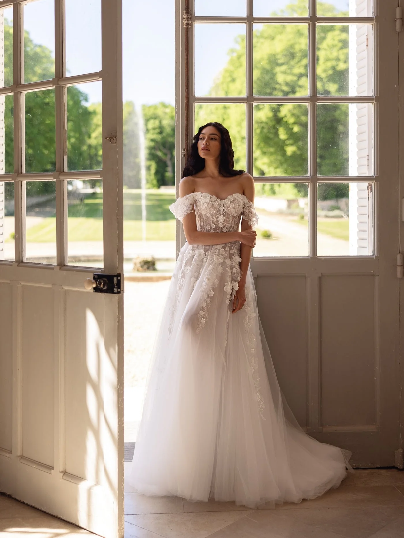 Beach Boho Wedding Dress Sexy Strapless Sweetheart Appliqued Lace A Line Bridal Evening Gown Customized 3D Flower Long Robe
Beach Boho Wedding Dress Sexy Strapless Sweetheart Appliqued Lace A Line Bridal Evening Gown Customized 3D Flower Long Robe
