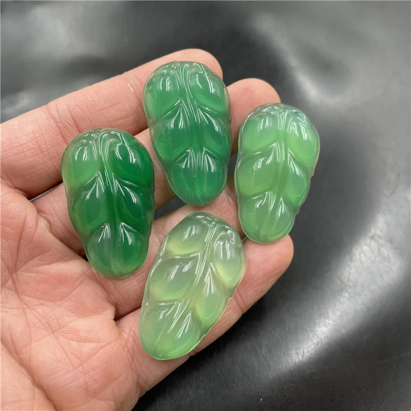 Cheap Jade Emerald Green Chalcedony Agate Leaf Pendant Seiko CNC Carved Jade Descendants of the Rich Pendant
Cheap Jade Emerald Green Chalcedony Agate Leaf Pendant Seiko CNC Carved Jade Descendants of the Rich Pendant