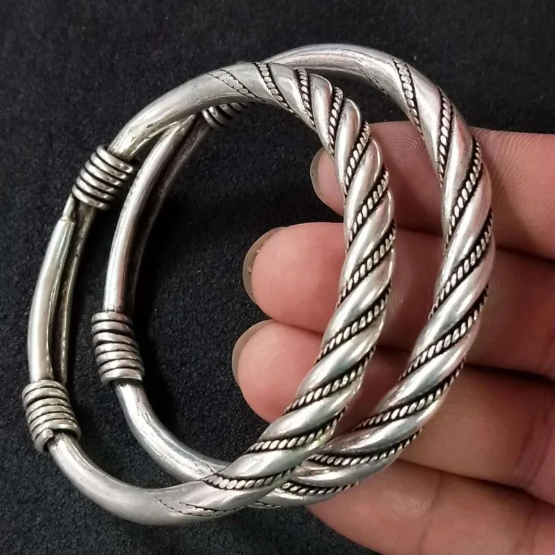 Antique Tibetan Miao Silver Bangle Retro Ethnic Style Twist Pattern Silver Bracelet Handicraft Jewelry Ornament
Antique Tibetan Miao Silver Bangle Retro Ethnic Style Twist Pattern Silver Bracelet Handicraft Jewelry Ornament