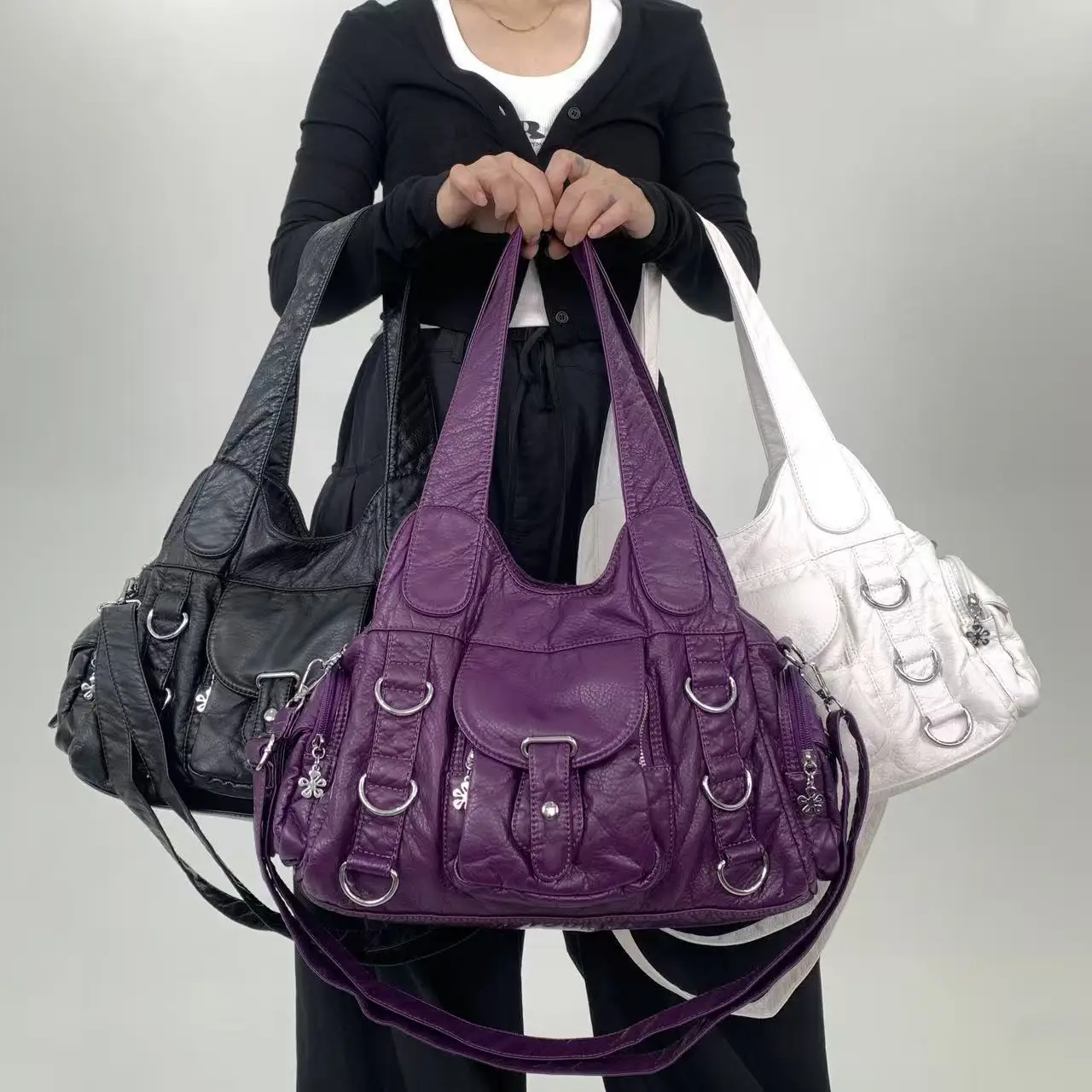 Ladies' street style personalized rivet punk tote bag with large capacity and multiple pockets, vintage distressed shoulder bag
Ladies' street style personalized rivet punk tote bag with large capacity and multiple pockets, vintage distressed shoulder bag