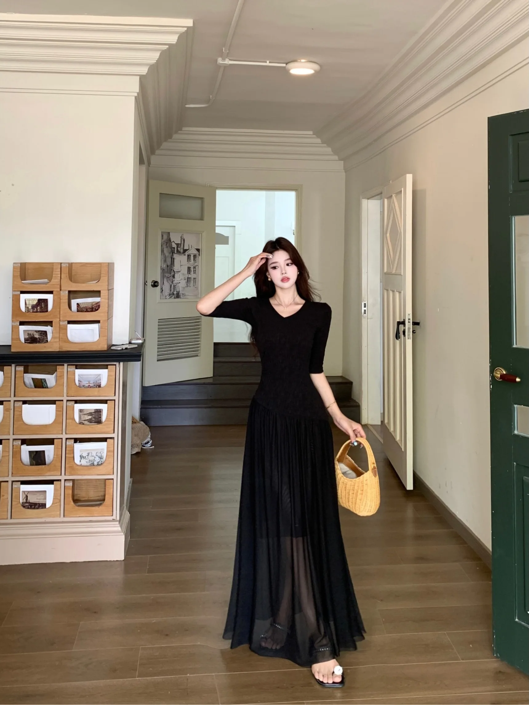 Elegant V-Neck Midi Dress Slimming Five-Quarter Sleeve Retro Design High Waist A-Line Dress for plus Size Women Summer Fashion
Elegant V-Neck Midi Dress Slimming Five-Quarter Sleeve Retro Design High Waist A-Line Dress for plus Size Women Summer Fashion