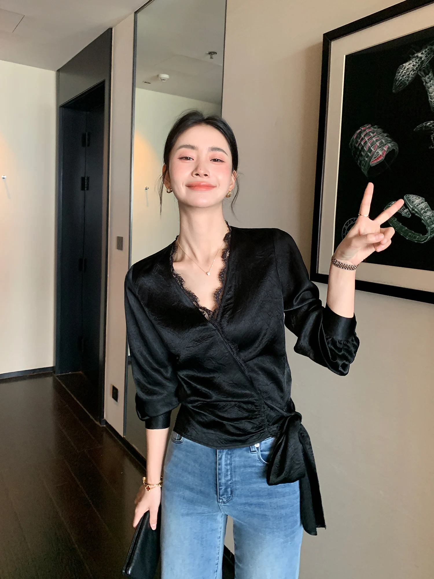 Ele Glossy Lace Long Sve irt Women's V-ne Waist-cinched Acetate Blend irt for Young Girls Regular Fit
Ele Glossy Lace Long Sve irt Women's V-ne Waist-cinched Acetate Blend irt for Young Girls Regular Fit