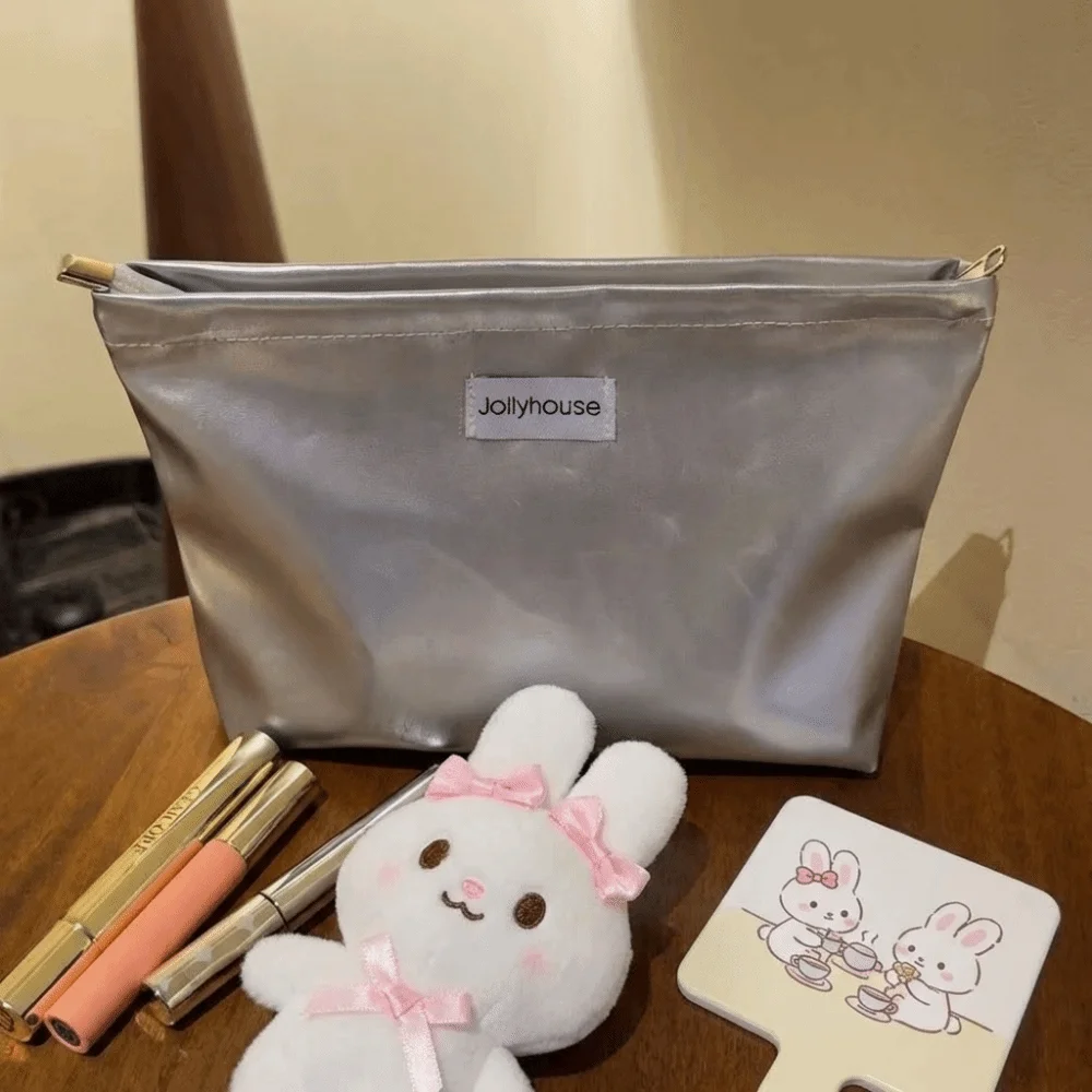 Portable Large Capacity Makeup Bag Silver Multifunctional Toiletry Bag with Zipper PU Storage Bag Makeup Storage
Portable Large Capacity Makeup Bag Silver Multifunctional Toiletry Bag with Zipper PU Storage Bag Makeup Storage