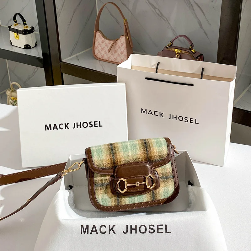 Luxury Letter Logo Diaper Bag For Women Classic Elegant Crossbody Handbag Minimalist Designer Leather Messenger Bag And Tote
Luxury Letter Logo Diaper Bag For Women Classic Elegant Crossbody Handbag Minimalist Designer Leather Messenger Bag And Tote