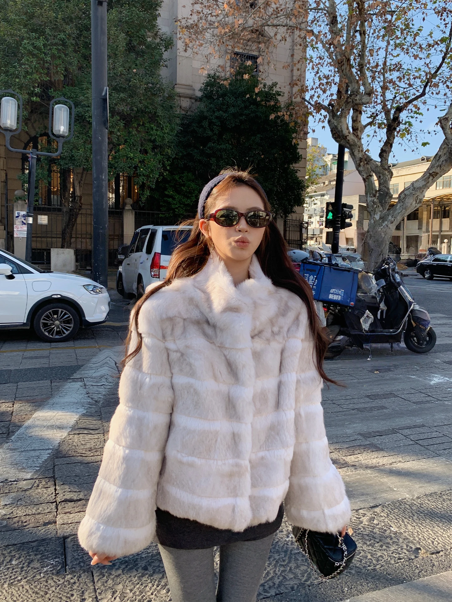 Винтажное пальто Daisy из кроличьего меха с воротником-стойкой, двухцветное, короткое, женское, зимнее, теплое, универсального кроя, модное
Винтажное пальто Daisy из кроличьего меха с воротником-стойкой, двухцветное, короткое, женское, зимнее, теплое, универсального кроя, модное