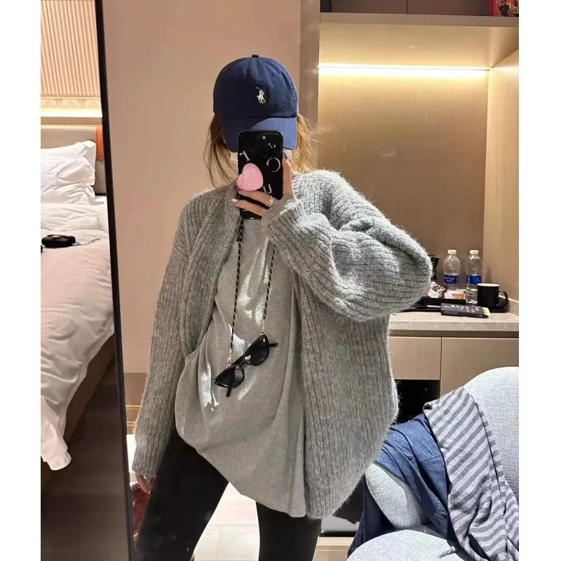 Модный осенне-зимний женский свободный свитер, шерстяное пальто с круглым вырезом, вязаный кардиган из 100% кашемира
Модный осенне-зимний женский свободный свитер, шерстяное пальто с круглым вырезом, вязаный кардиган из 100% кашемира
