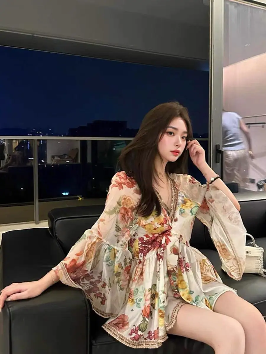 French Style Floral Batwing Sleeve V-Neck Women's Shirts Gentlewoman's Top Sparkling Diamond Flowers Summer Fashion 2026
French Style Floral Batwing Sleeve V-Neck Women's Shirts Gentlewoman's Top Sparkling Diamond Flowers Summer Fashion 2026