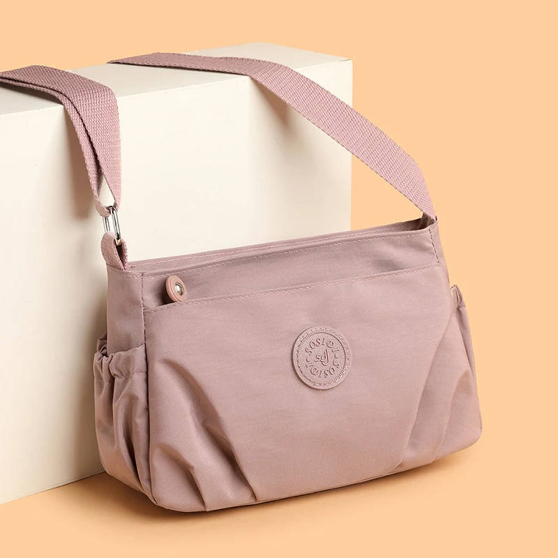 Simple new solid-color shoulder bag for women, lightweight and casual, versatile for all occasions, small square bag for outdoor
Simple new solid-color shoulder bag for women, lightweight and casual, versatile for all occasions, small square bag for outdoor