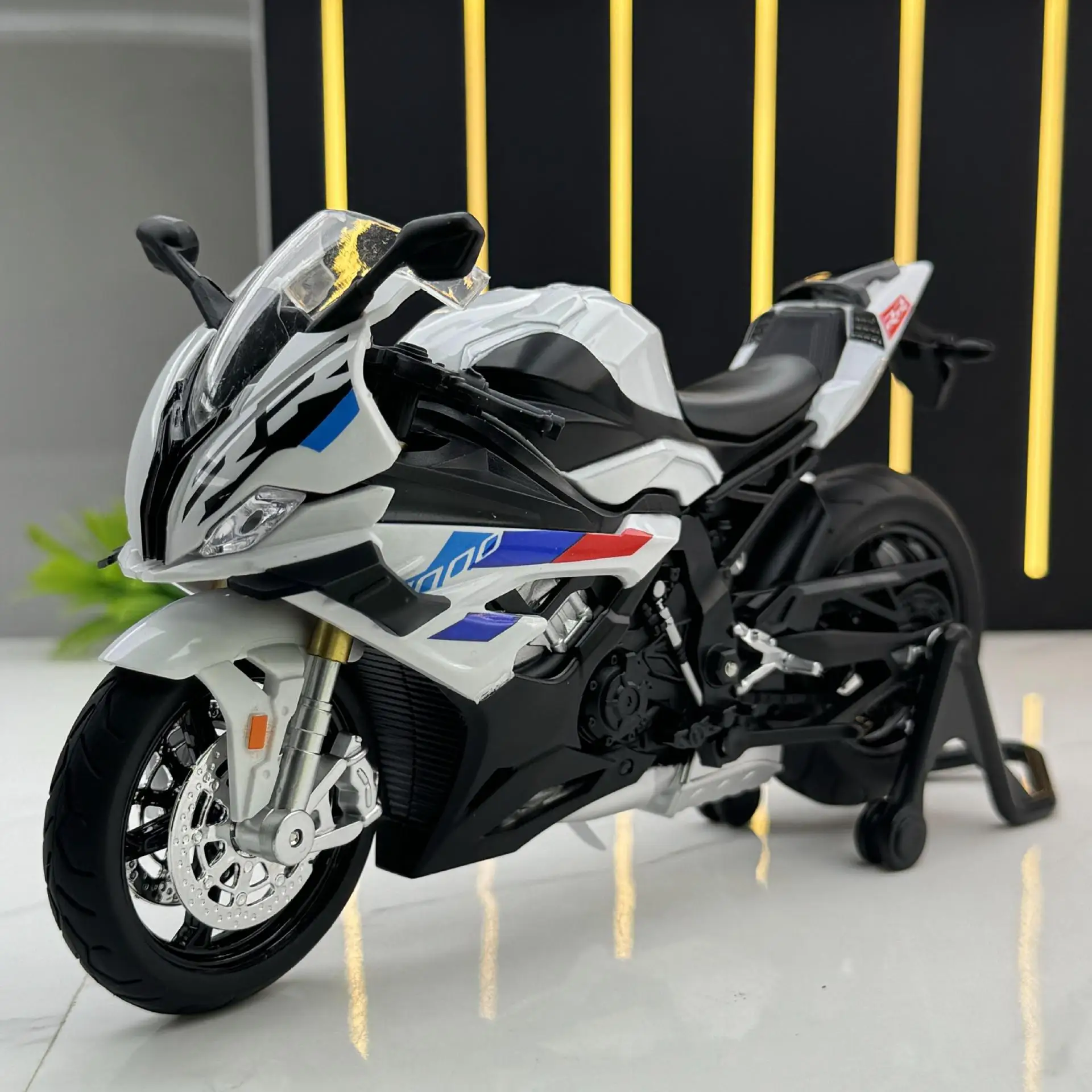 Huayi Alloy Car Model 1:12 RRS1000 Motorcycle Sound and Light Sliding Toy Car Music Model Ornament
Huayi Alloy Car Model 1:12 RRS1000 Motorcycle Sound and Light Sliding Toy Car Music Model Ornament