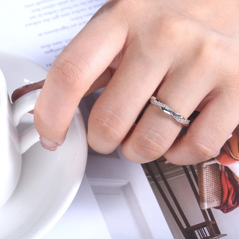 2025 Korean Wave New Fried Dough Twists Zircon Ring Fashion Cross Design Men's and Women's Accessories Jewelry Wholesale
2025 Korean Wave New Fried Dough Twists Zircon Ring Fashion Cross Design Men's and Women's Accessories Jewelry Wholesale