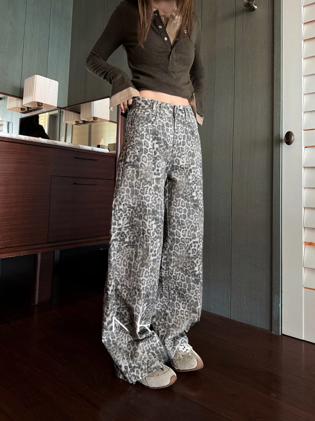 Retro Leopard Print Wide Leg Jeans Long Pants Straight Cut Brand Women's Spring Autumn New Sle Li Jia'en NRTW Denim
Retro Leopard Print Wide Leg Jeans Long Pants Straight Cut Brand Women's Spring Autumn New Sle Li Jia'en NRTW Denim