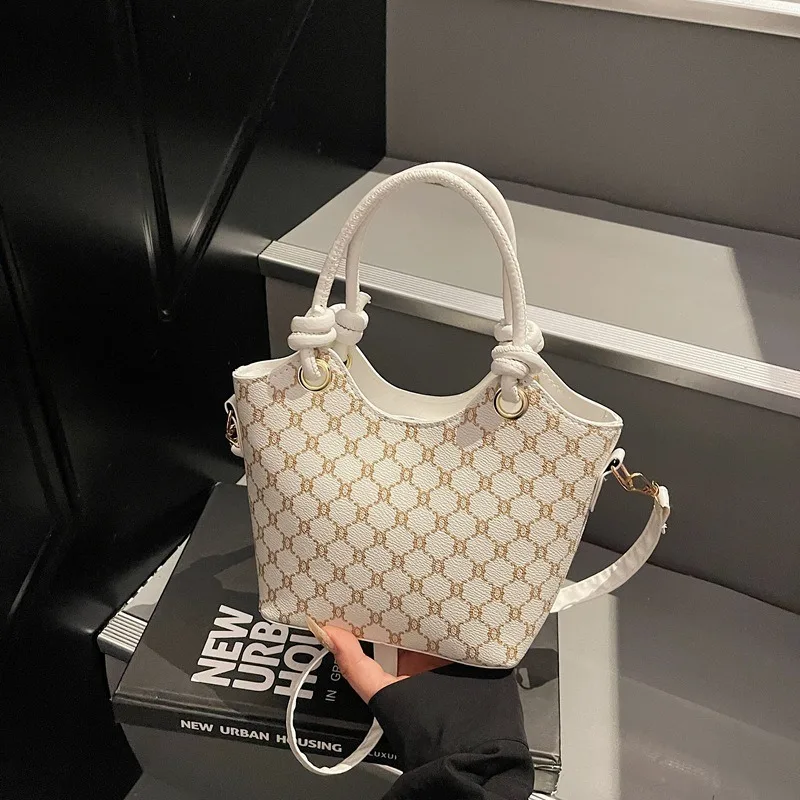 Универсальная женская сумка для поездок на работу, новая сумка с принтом 2025, повседневная корейская версия, модные сумки через плечо 
Универсальная женская сумка для поездок на работу, новая сумка с принтом 2025, повседневная корейская версия, модные сумки через плечо