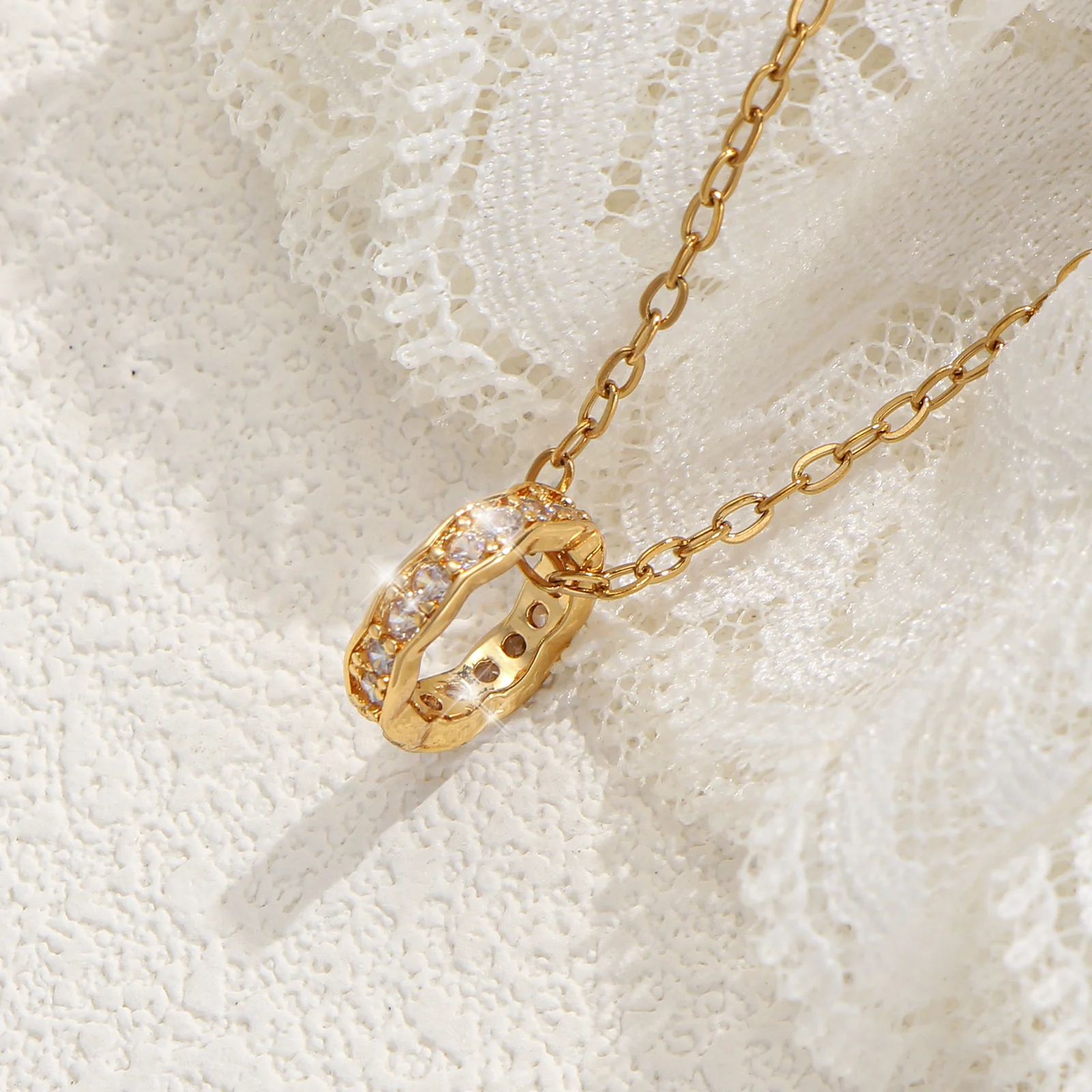 women fashion necklace 1pc diamond inlaid wavy ring pendant golden clavicle chain minimalist light luxury versatile style
women fashion necklace 1pc diamond inlaid wavy ring pendant golden clavicle chain minimalist light luxury versatile style