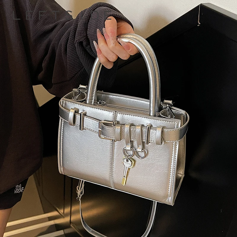 LEFTSIDE Women PU Leather Small Shoulder Bag 2025 New Trend Fashion Short Handle Crossbody Bag Female Silver Handbags and Purses
LEFTSIDE Women PU Leather Small Shoulder Bag 2025 New Trend Fashion Short Handle Crossbody Bag Female Silver Handbags and Purses