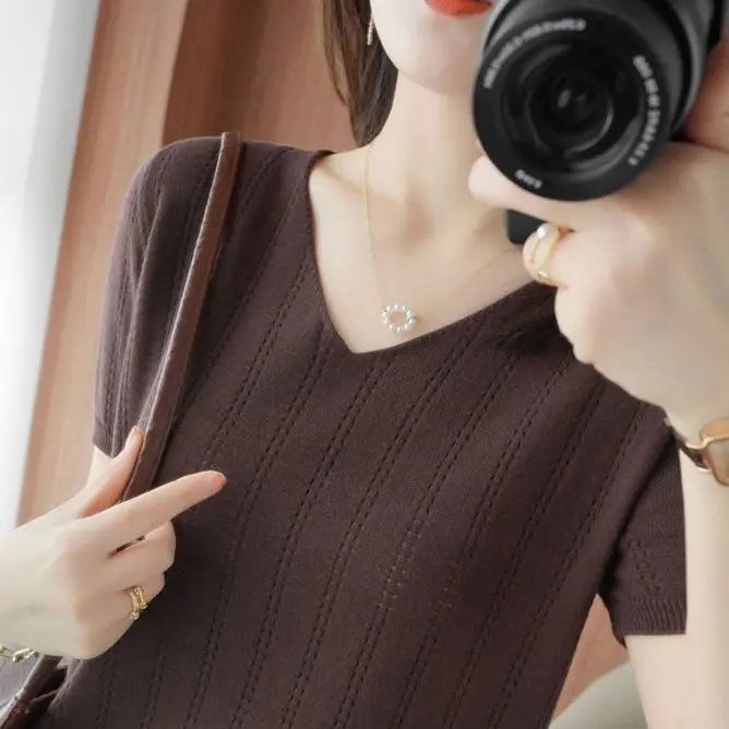 Versatile V-neck Short Sleeve Solid T-shirts Women Summer Design Fresh High Waist Short Fashionable Top Knitted Shirts Z57
Versatile V-neck Short Sleeve Solid T-shirts Women Summer Design Fresh High Waist Short Fashionable Top Knitted Shirts Z57